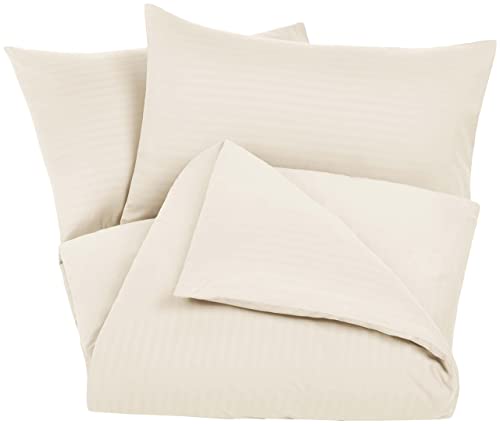 Amazon Basics - Juego de ropa de cama con funda nórdica de microfibra y 2 fundas de almohada - 230 x 220 cm, crema