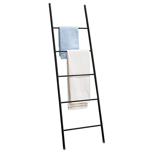 mDesign Toallero escalera de metal inoxidable – Práctico mueble toallero para toallas de mano, toallas de ducha y más – Modernos toalleros de pie con 5 barras – negro mate