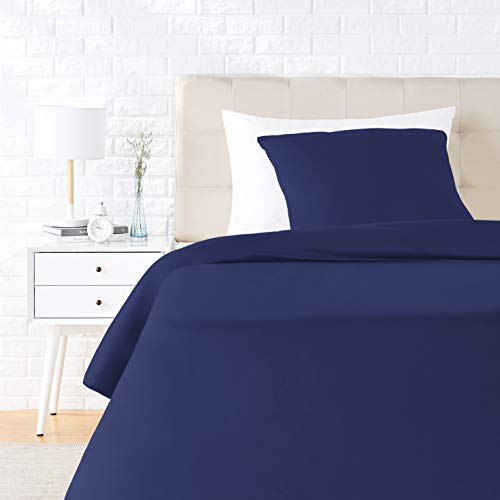Amazon Basics - Juego de ropa de cama con funda de edredón, de satén, 140 x 200 cm / 65 x 65 cm x 1, Azul oscuro, Solido