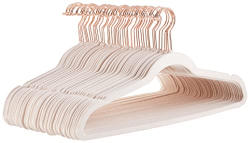 Amazon Basics 50 unidad perchas para ropa, antideslizantes, delgadas, con acabado de terciopelo, tono rosado/dorado rosa