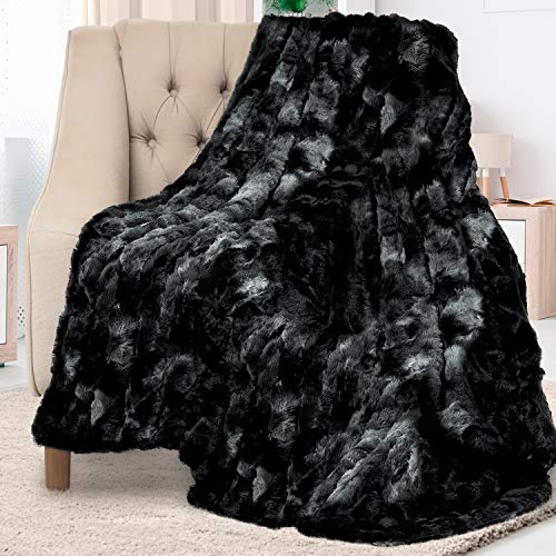 Everlasting Comfort Manta Elegante de Piel sintética - Suave y acogedora - Manta para sofá - Manta de Pelo Suave para el sofá y la Cama - 127 x 165 cm - (Negro)